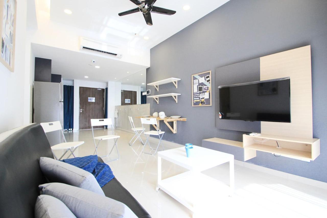 Апартаменти Cozy, High-Floor 2Br Apt Near Legoland Нусаяя Екстер'єр фото