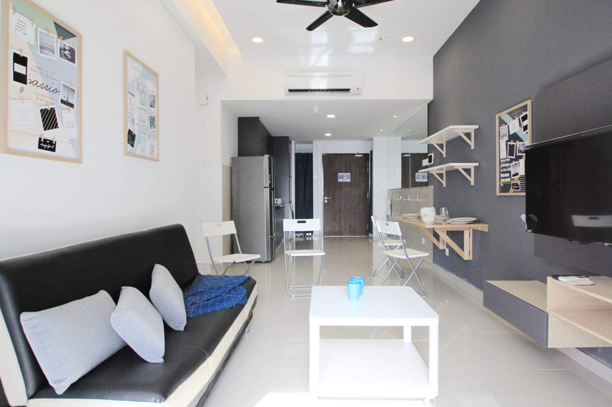 Апартаменти Cozy, High-Floor 2Br Apt Near Legoland Нусаяя Екстер'єр фото