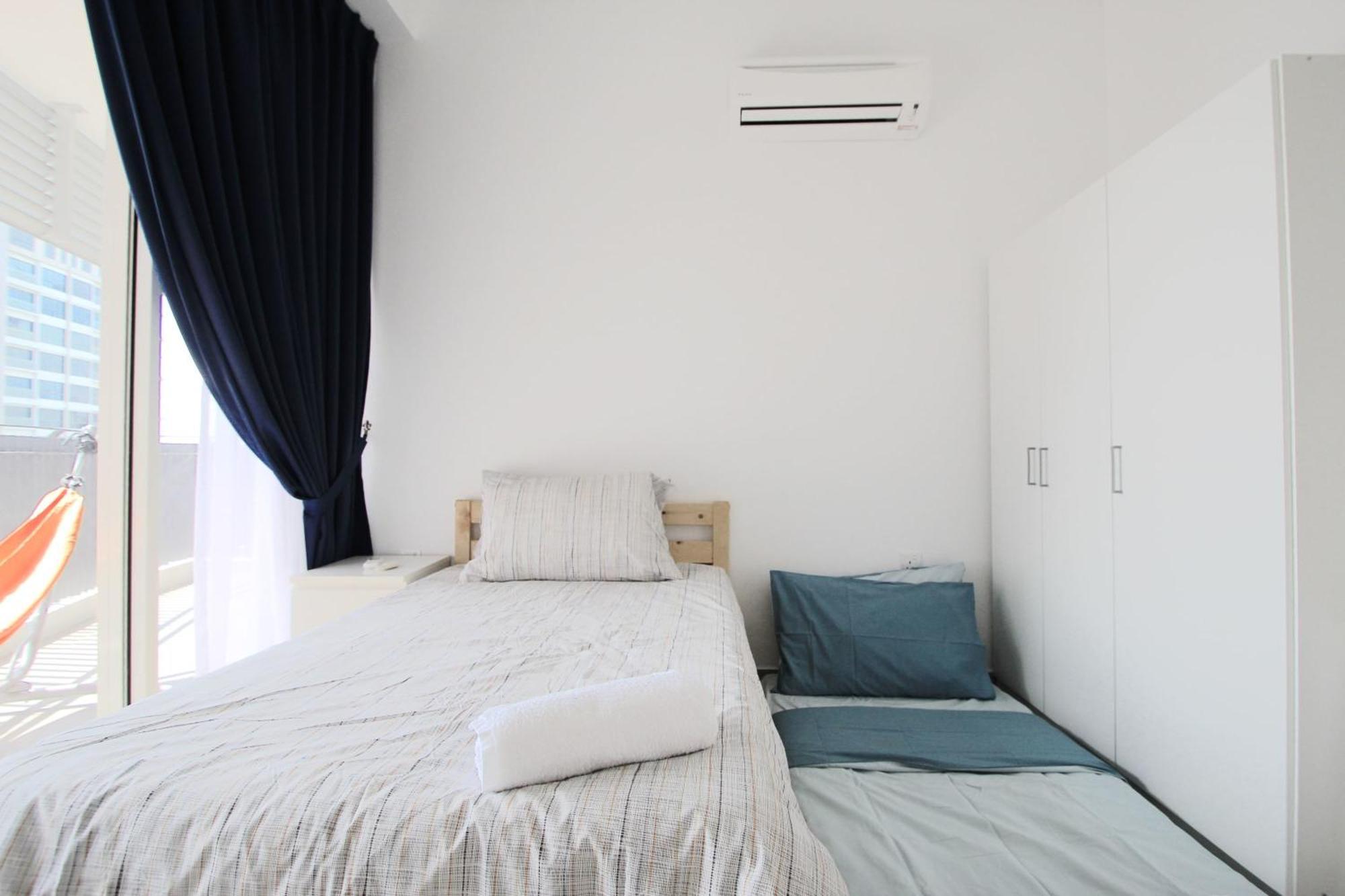 Апартаменти Cozy, High-Floor 2Br Apt Near Legoland Нусаяя Екстер'єр фото