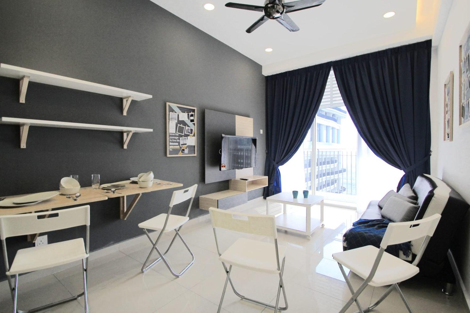 Апартаменти Cozy, High-Floor 2Br Apt Near Legoland Нусаяя Екстер'єр фото